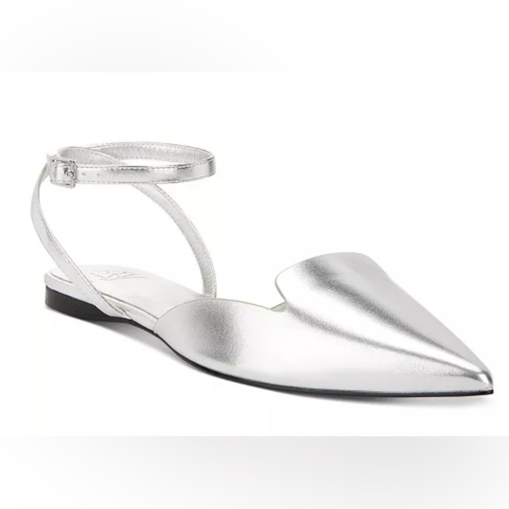Brand new with tags Aaj by Aminah silver pointed toe strappy flats size 5.5